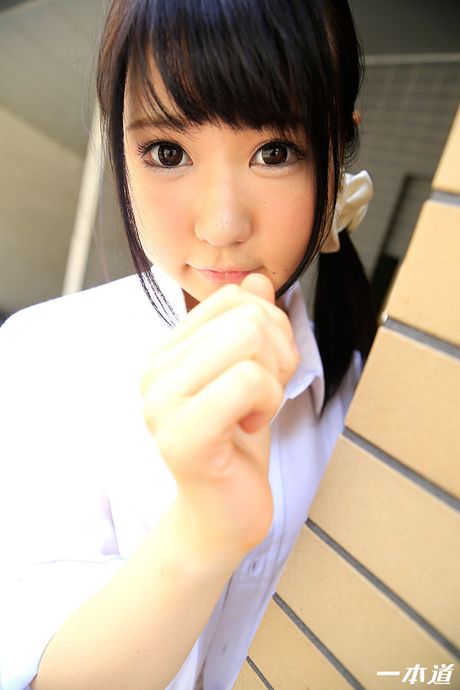 アジアのティーン桃希が彼女の猫を掘られる