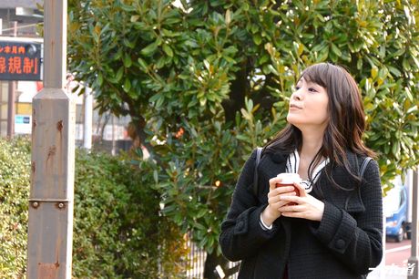 Asiatisk skønhed Sakura Aoi får sin fisse kneppet af en liderlig fyr