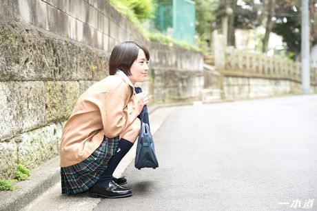 女子高生の羽田真理がマッサージ師にオマンコを犯される