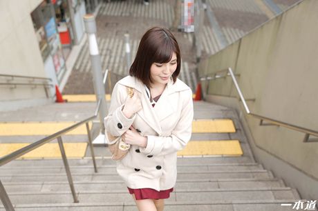 Brunøjede japanske babe Yua Ariga får sin fisse creampied