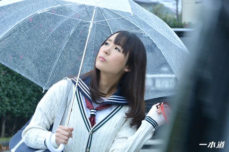 女子高生の音羽あみが支配的な男にオマンコを弄ばれ犯される