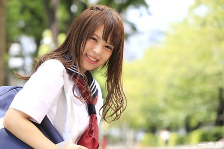 亞洲少女 Yuuka Kaede 在教室裡被舔陰和乾