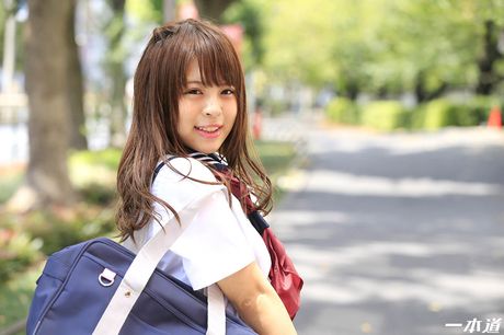 亞洲少女 Yuuka Kaede 在教室裡被舔陰和乾