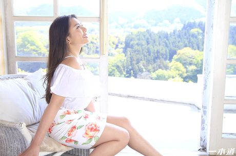 亞洲模特兒松本麻衣在戶外激情性愛後被內射