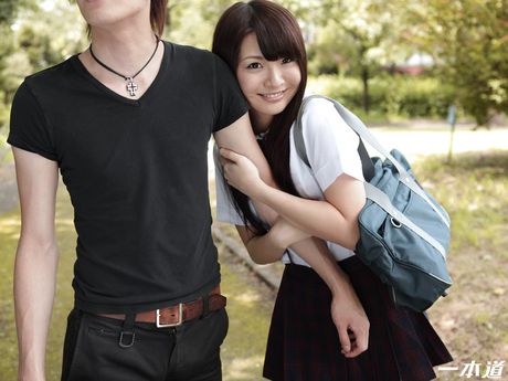 Asiatisk teenager Natsuki Hasegawa får sin fisse creampied efter en fisse slikning