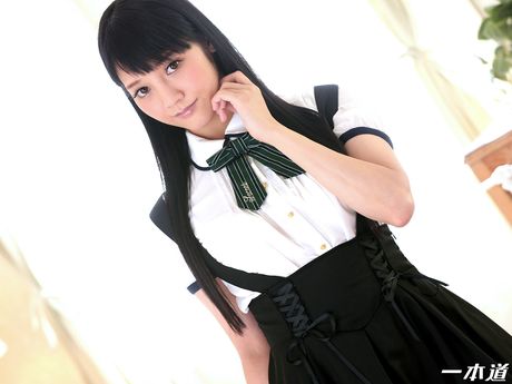 亞洲美女水奈玲的陰戶被兩個男人舔乾淨