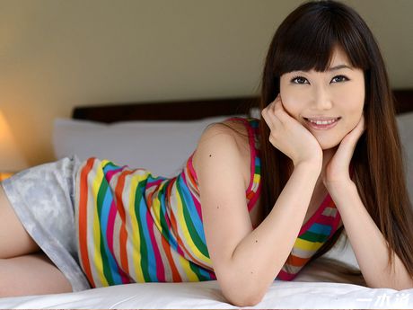 Asian teen Ayaka has sex with her boyfriend on a bed