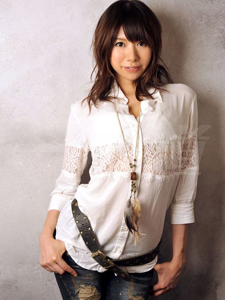 亞洲寶貝 Junna Kojima 在激烈的三人行後被內射