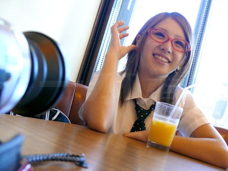 Asiatisk pige Mariru Amamiya får sin twat fyldt med en pik i et klasseværelse