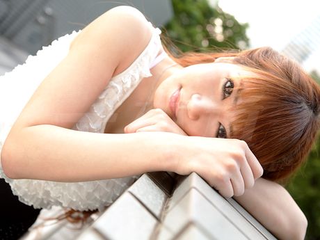 Asiatisk pige Kanon Fubuki bliver nøgen før en POV-fuck