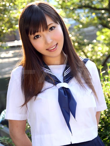 美麗的 Haruka Osawa 被兩個男人舔陰並操弄