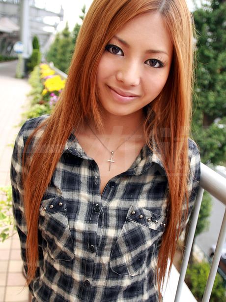 アジアのカバーガール、森崎アンナがPOVで犯される前にチンポをしゃぶる