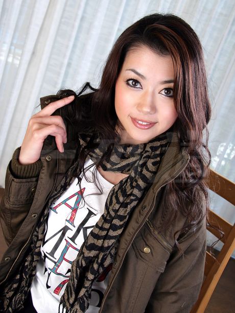 アジア人モデルの北条麻妃が興奮した男にオマンコを舐められチンポを突っ込まれる