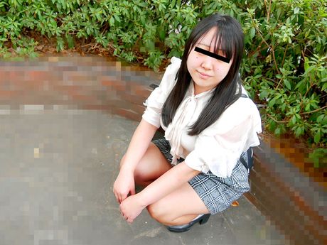 アジアのティーン、ヒルマユキは、マンコを舐められた後に彼女のマンコに中出しされる