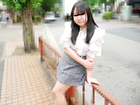 アジアのティーン、ヒルマユキは、マンコを舐められた後に彼女のマンコに中出しされる