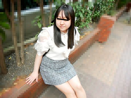 アジアのティーン、ヒルマユキは、マンコを舐められた後に彼女のマンコに中出しされる