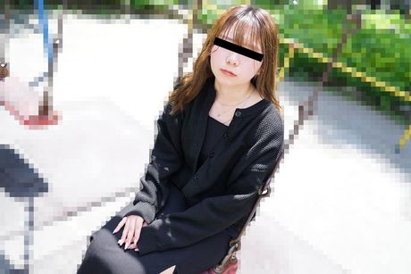 Asian beauty Miki Osawa gets her pussy stuffed with a dildo