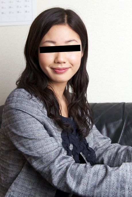 亞洲熟女 Yuka Minami 在激烈的性愛中被內射