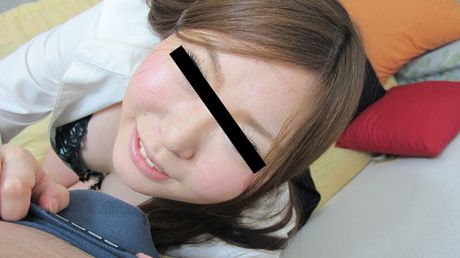 ゴージャスなアジア人太田里香がハイヒールを脱いで机の上で中出しされる