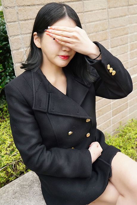 Brunet japansk dukke Hikari Suzumiya får sin twat fyldt med en pik