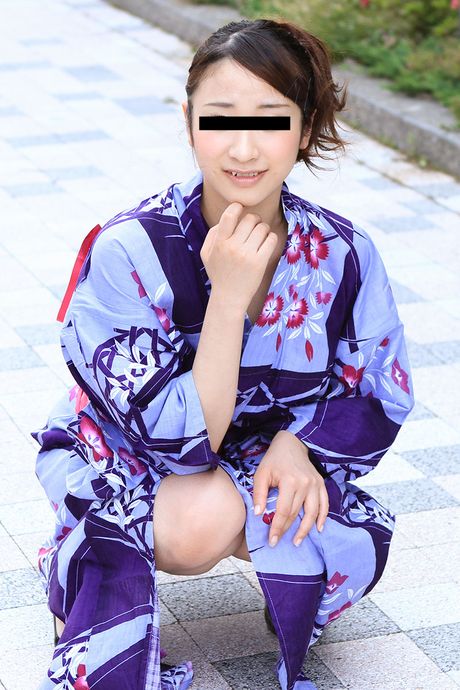 アジア人の女の子、佐々木玲が犬にオマンコを弄られ、チンポを突かれる