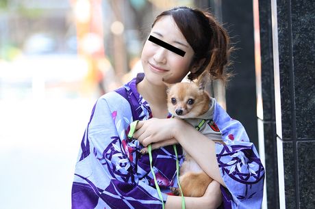 アジア人の女の子、佐々木玲が犬にオマンコを弄られ、チンポを突かれる