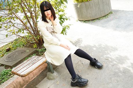 Asiatisk covergirl Mami Tamiya bliver nøgen før en vaginal knepper