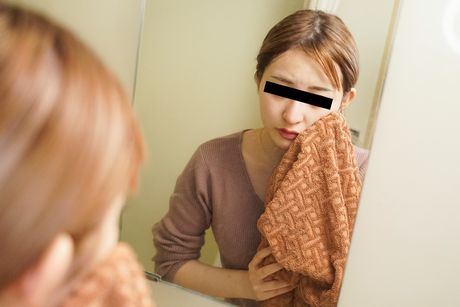 美麗的亞洲寶貝 Sakura Nagata 展示她的性感身材並騎著雞巴