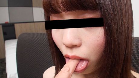 Asiatisk sød Keiko Udaka får hendes mund og fisse kneppet hårdt