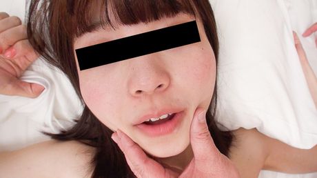 Asiatisk sød Keiko Udaka får hendes mund og fisse kneppet hårdt