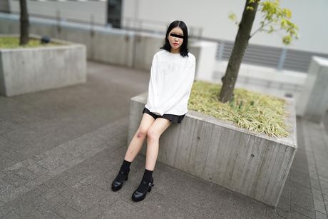 亞洲少女 Hikari Suzumiya 在廁所裡被操著毛茸茸的陰戶