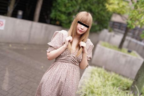 Miyu Shiina er en japansk babe med en stor røv og en lille