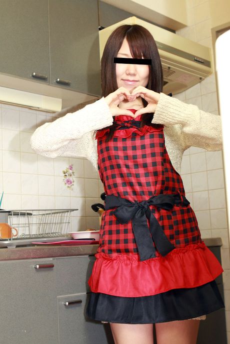 亞洲美女 Mami Miura 的陰道被假陽具和雞巴塞滿