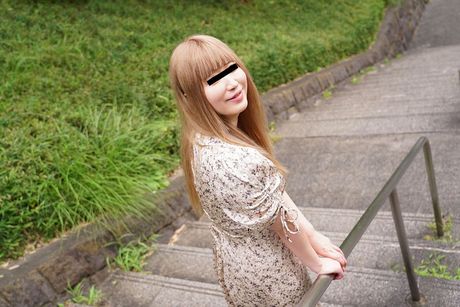 Asiatisk teenager Miyu Shiina får sin fisse kneppet af en skaldet fyr