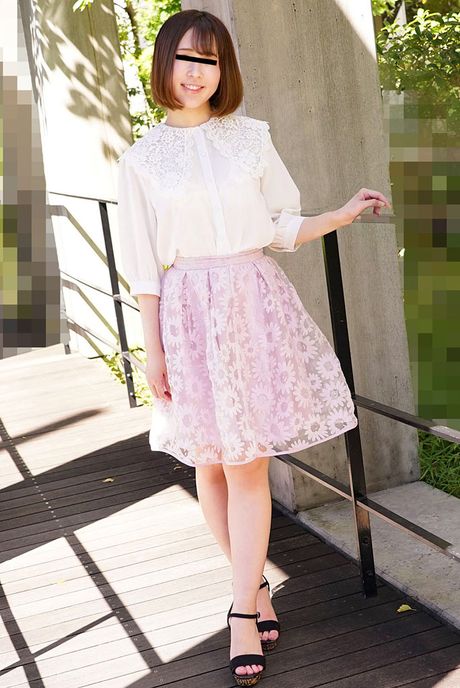 Brunøjede asiatiske babe Minami Nakata får sin fisse creampied af en hvid fyr