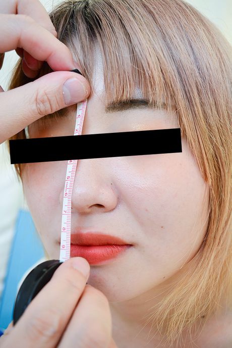 Asiatisk milf Hitomi Yanai præsenterer sine store bryster og får sin fisse creampied