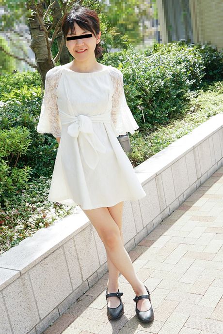 亞洲美女水無月瑞在後院的毯子上被猛幹