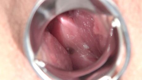 Asiatisk teenager Miho Oyama fingerer og leger med sin liderlige fisse