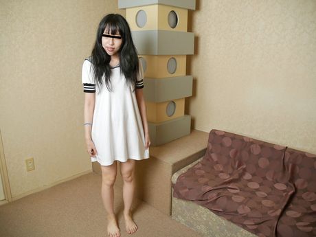 Asian girl Akari Mizuki gets her pussy creampied during a hardcore fuck