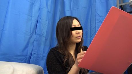 亞洲女孩 Kaori Matsumoto 炫耀她的大奶並被內射