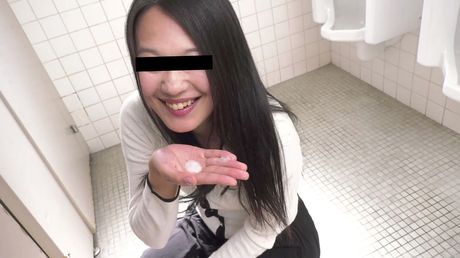 Asiatisk pige Shizuka Sano får sin twat fyldt med en stor pik i et badeværelse