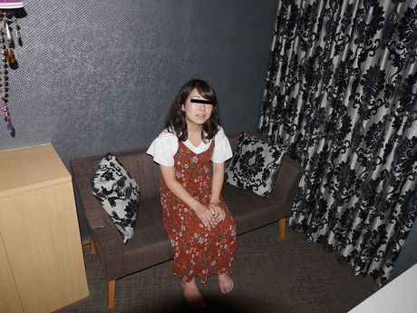 亞洲寶貝齋藤文美脫衣玩弄她的毛茸茸的陰部