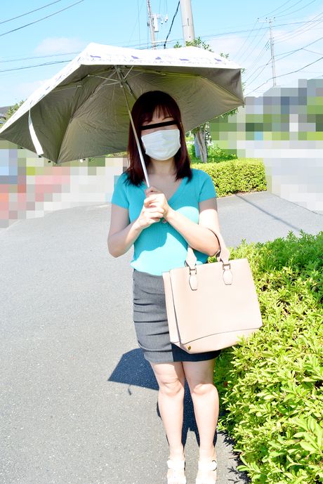 亞洲封面女郎橋本玲 (Rei Hashimoto) 先吸吮雞巴，然後被內射