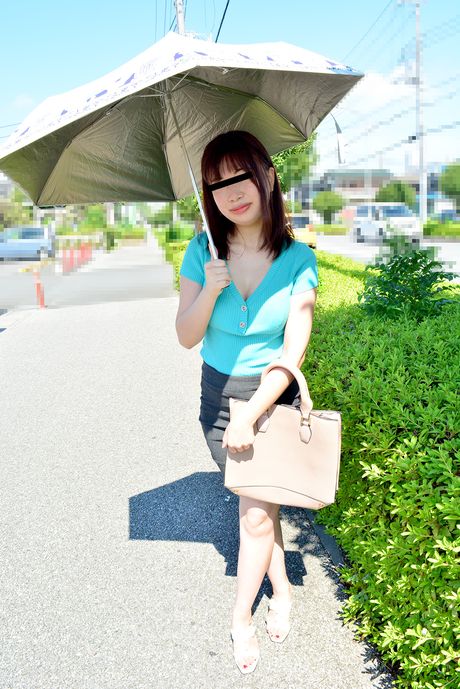 亞洲封面女郎橋本玲 (Rei Hashimoto) 先吸吮雞巴，然後被內射