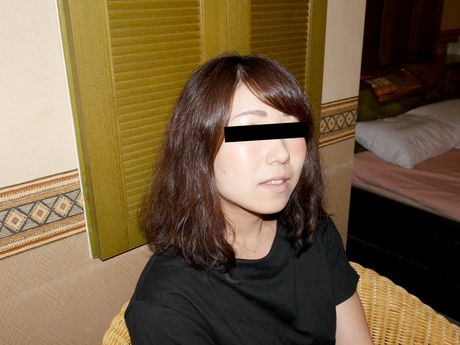 亞洲美女齋藤文美在性愛後將精液射在她光禿禿的陰戶上