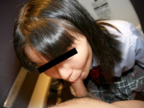 亞洲女學生星崎愛被雞雞射精