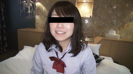亞洲女學生齋藤文美的陰道被一根淫蕩的白色雞巴塞滿