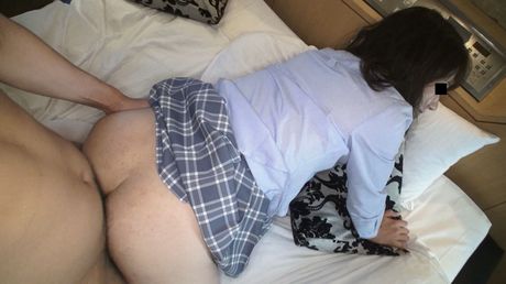 亞洲女學生齋藤文美的陰道被一根淫蕩的白色雞巴塞滿