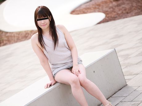 アジアの可愛いマサキは、オマンコに入る前にチンポをしゃぶる