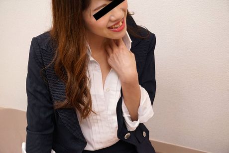 可愛的日本辦公室蕩婦 Eri Hasegawa 在工作時被猛幹